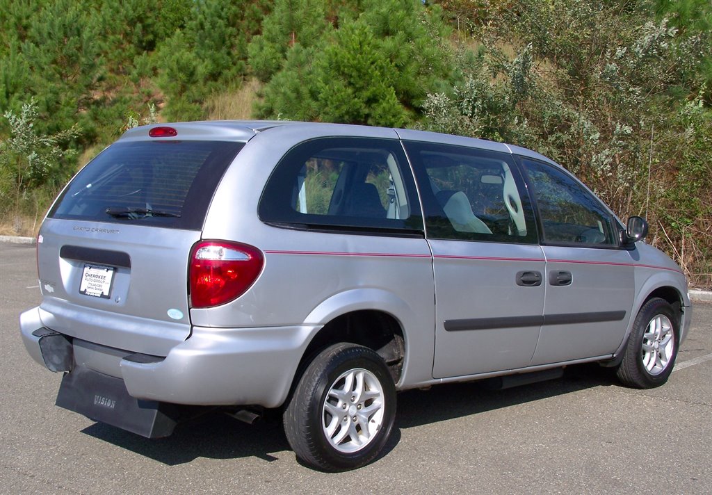2005 Dodge Grand Caravan - $13,890