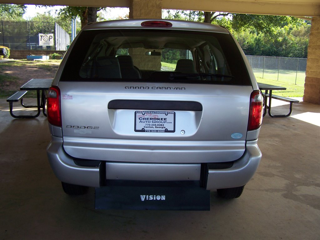2005 Dodge Grand Caravan - $13,890