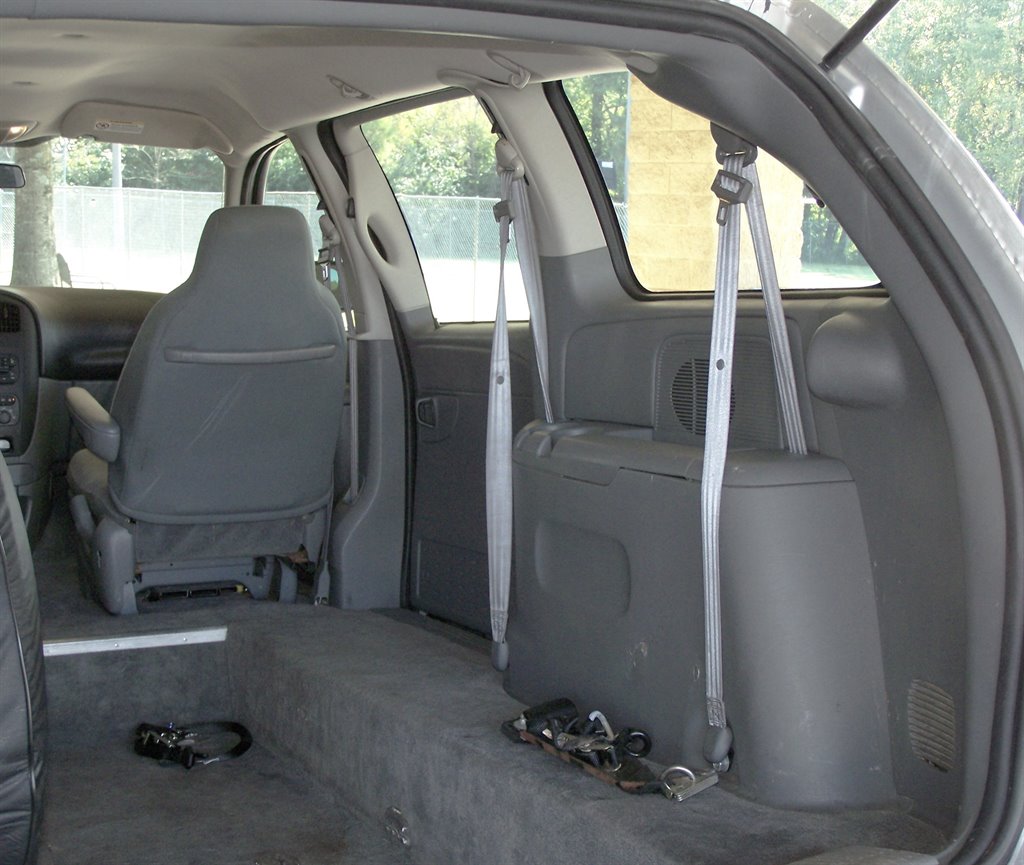 2005 Dodge Grand Caravan - $13,890
