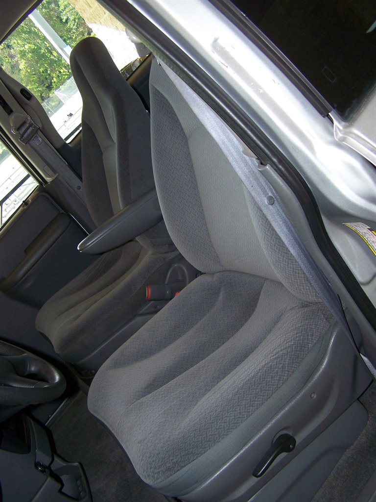 2005 Dodge Grand Caravan - $13,890