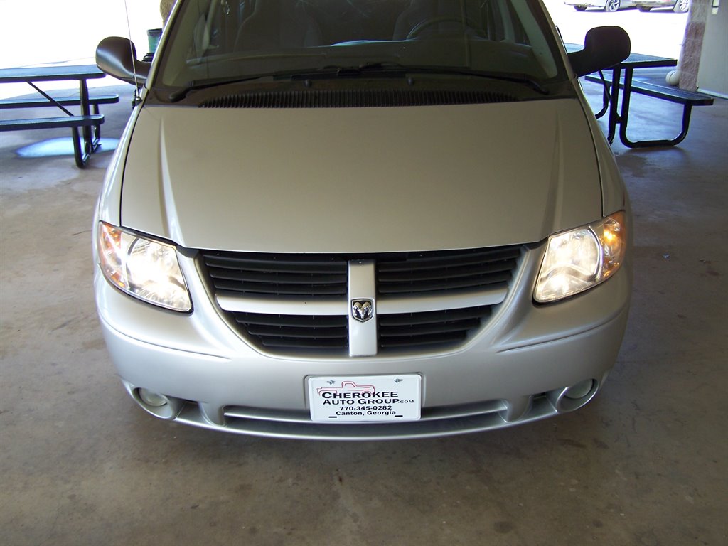 2005 Dodge Grand Caravan - $13,890