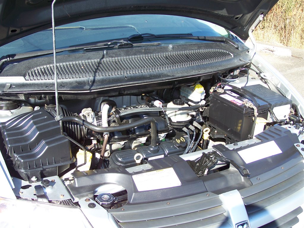 2005 Dodge Grand Caravan - $13,890