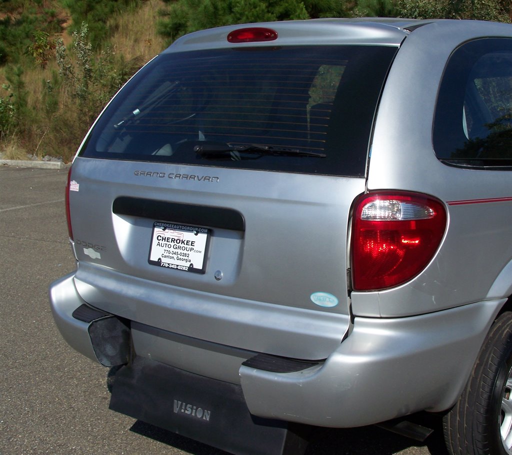 2005 Dodge Grand Caravan - $13,890