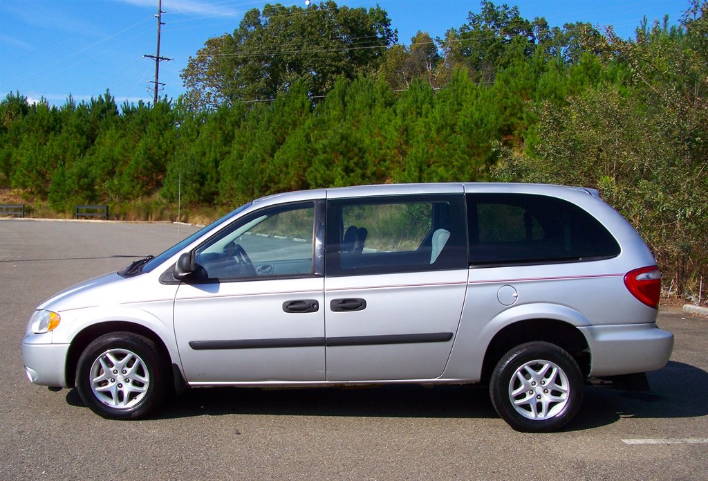 2005 Dodge Grand Caravan - $13,890