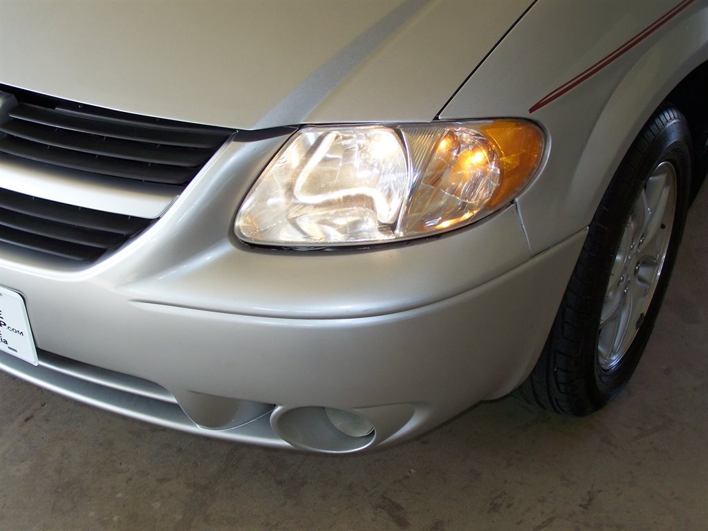 2005 Dodge Grand Caravan - $13,890