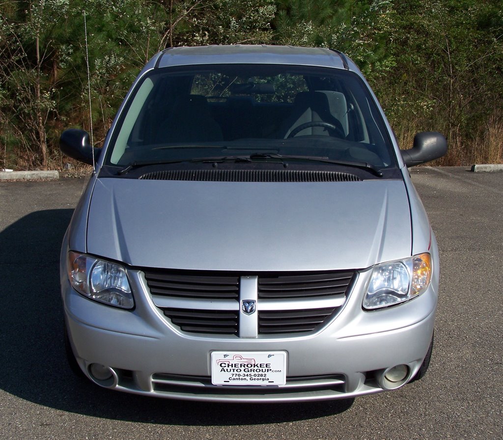 2005 Dodge Grand Caravan - $13,890