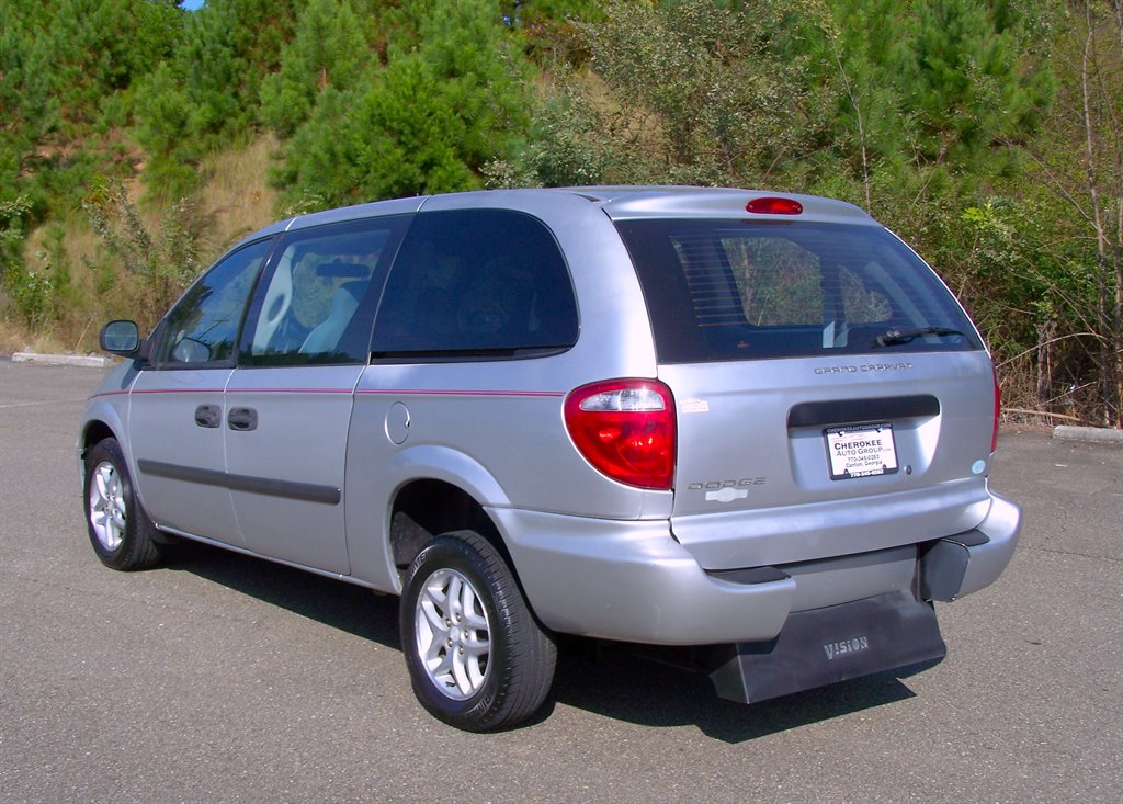 2005 Dodge Grand Caravan - $13,890