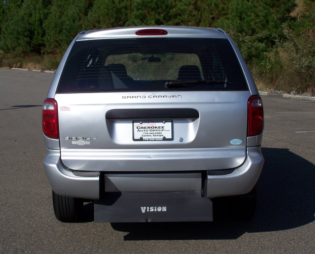 2005 Dodge Grand Caravan - $13,890