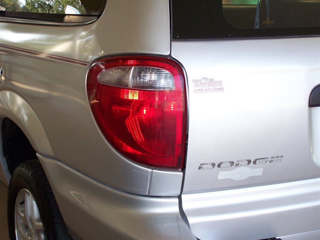 2005 Dodge Grand Caravan - $13,890