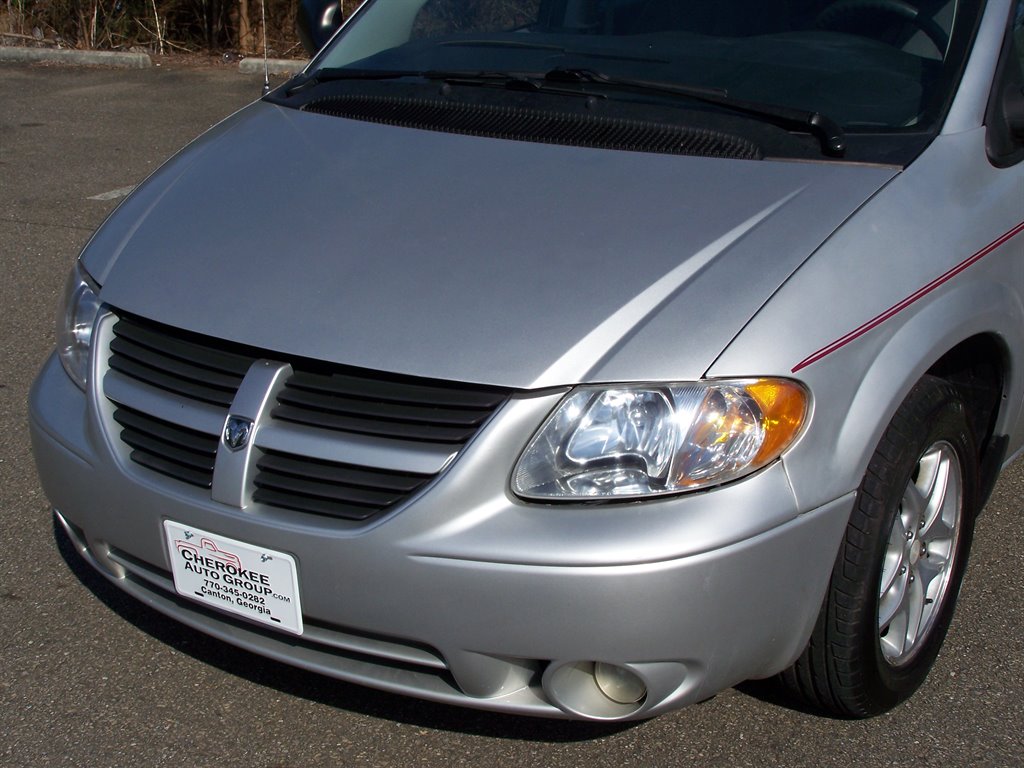 2005 Dodge Grand Caravan - $13,890