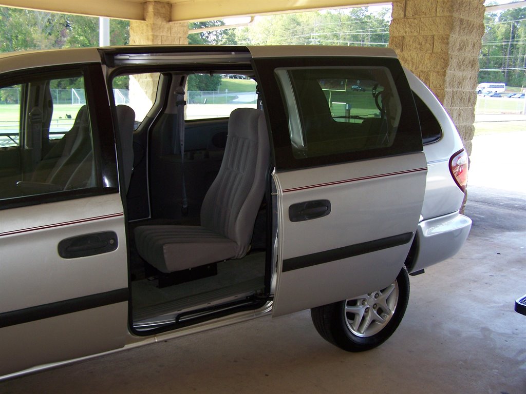 2005 Dodge Grand Caravan - $13,890