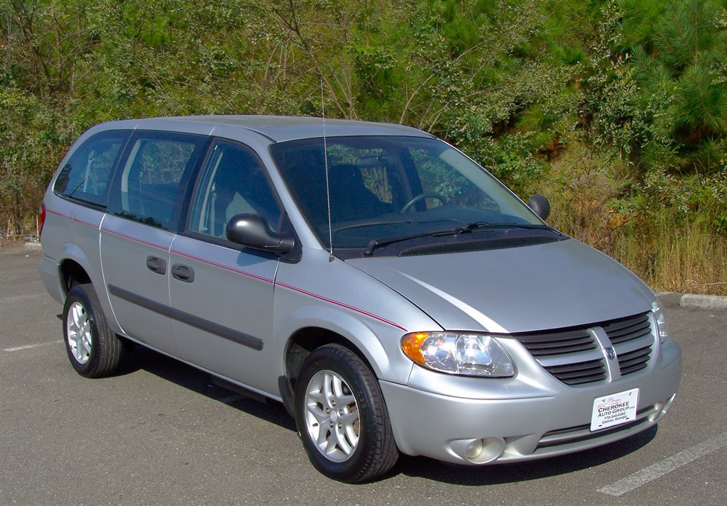2005 Dodge Grand Caravan - $13,890