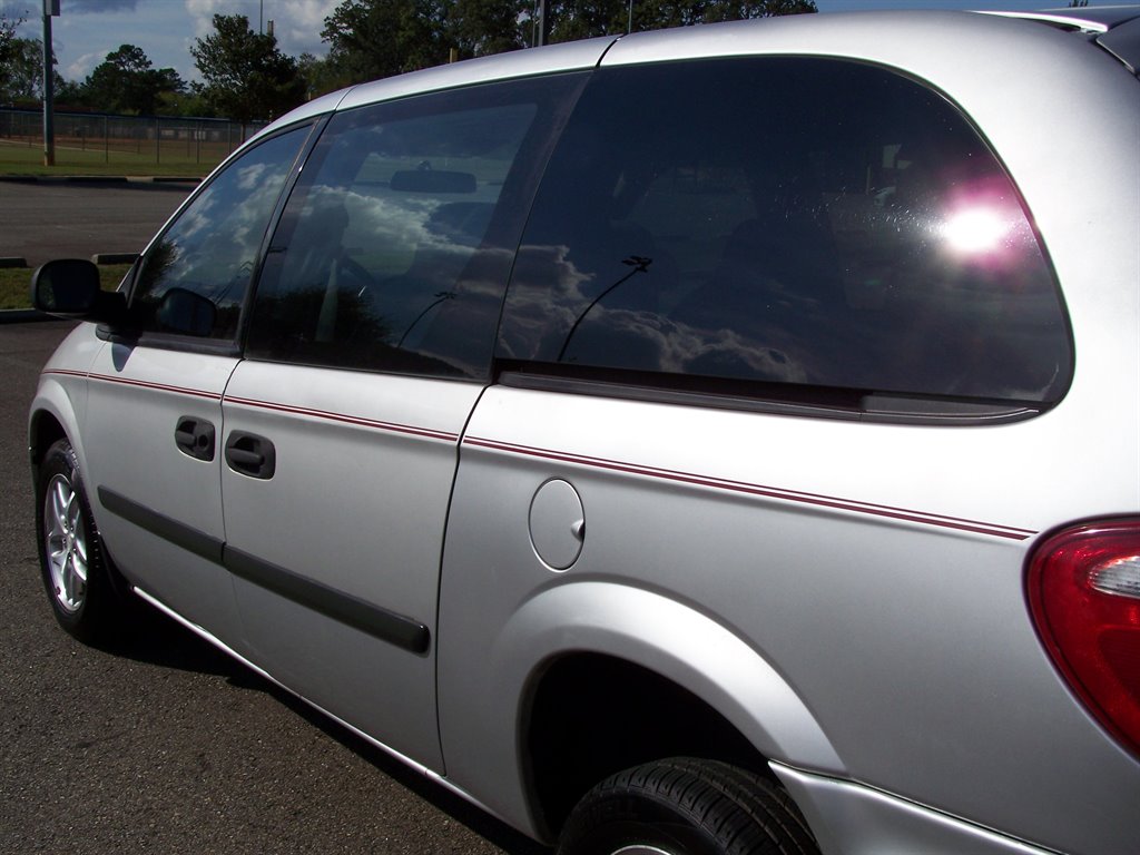 2005 Dodge Grand Caravan - $13,890