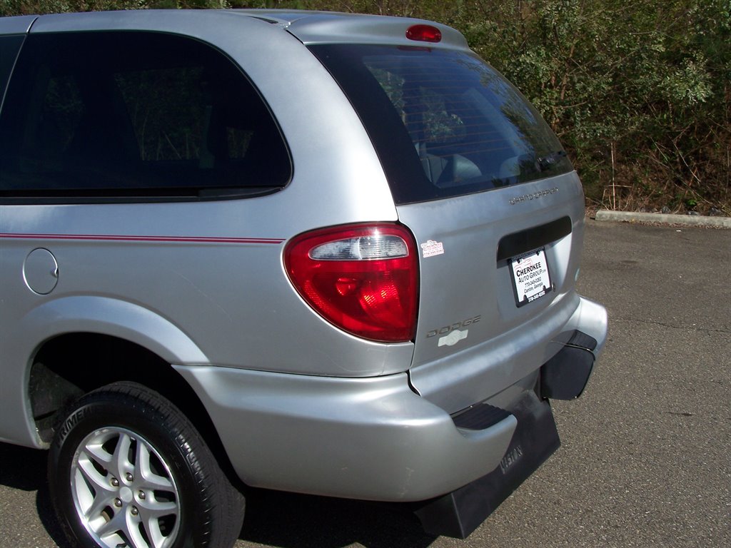 2005 Dodge Grand Caravan - $13,890