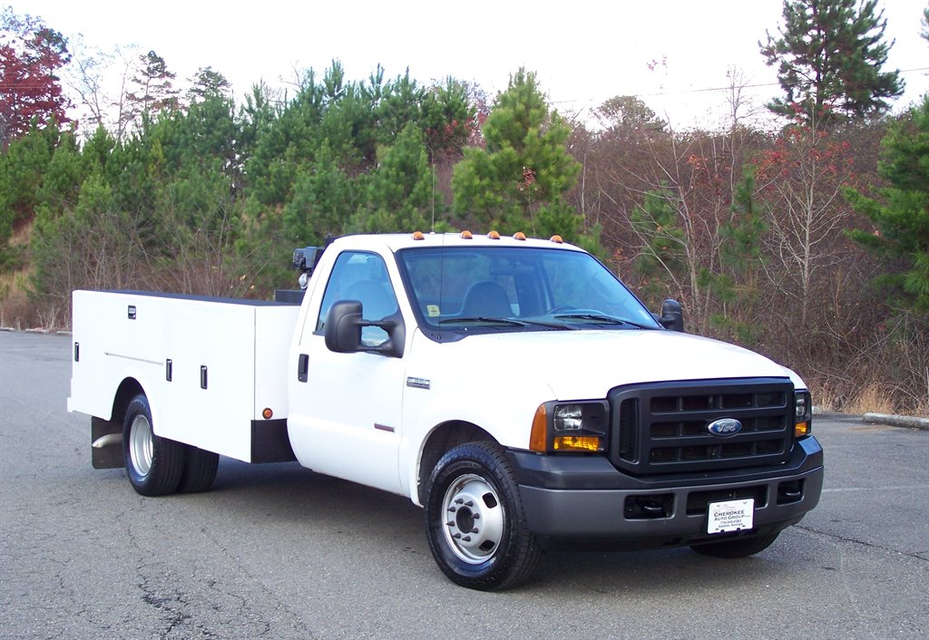 2006 Ford F-350 Super Duty - $17,890