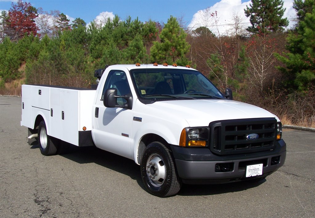 2006 Ford F-350 Super Duty - $17,890