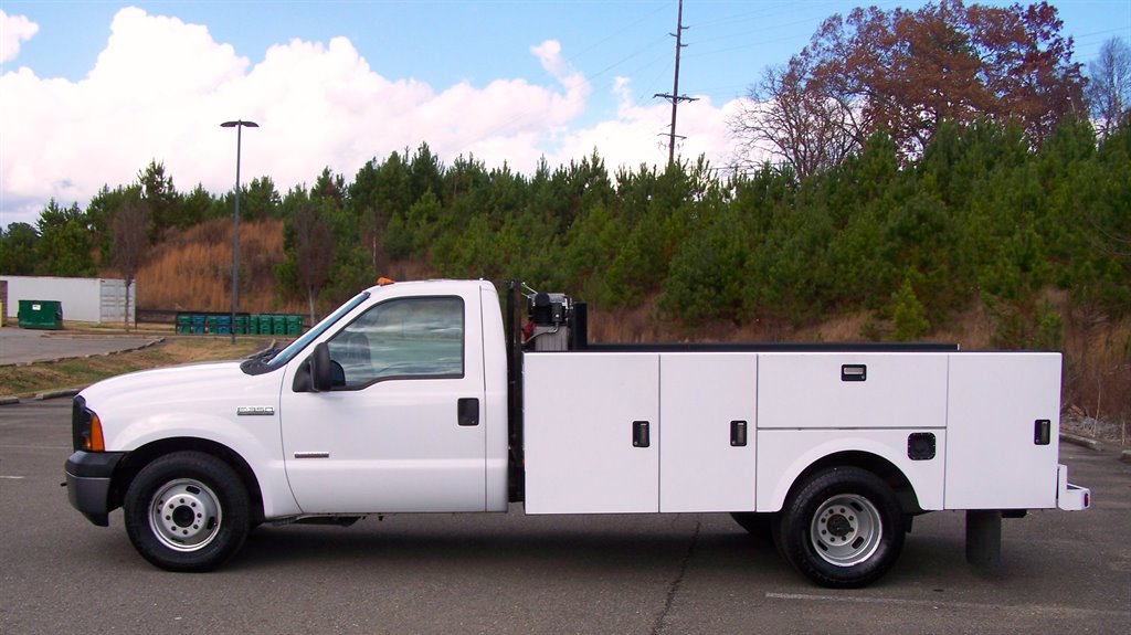 2006 Ford F-350 Super Duty - $17,890