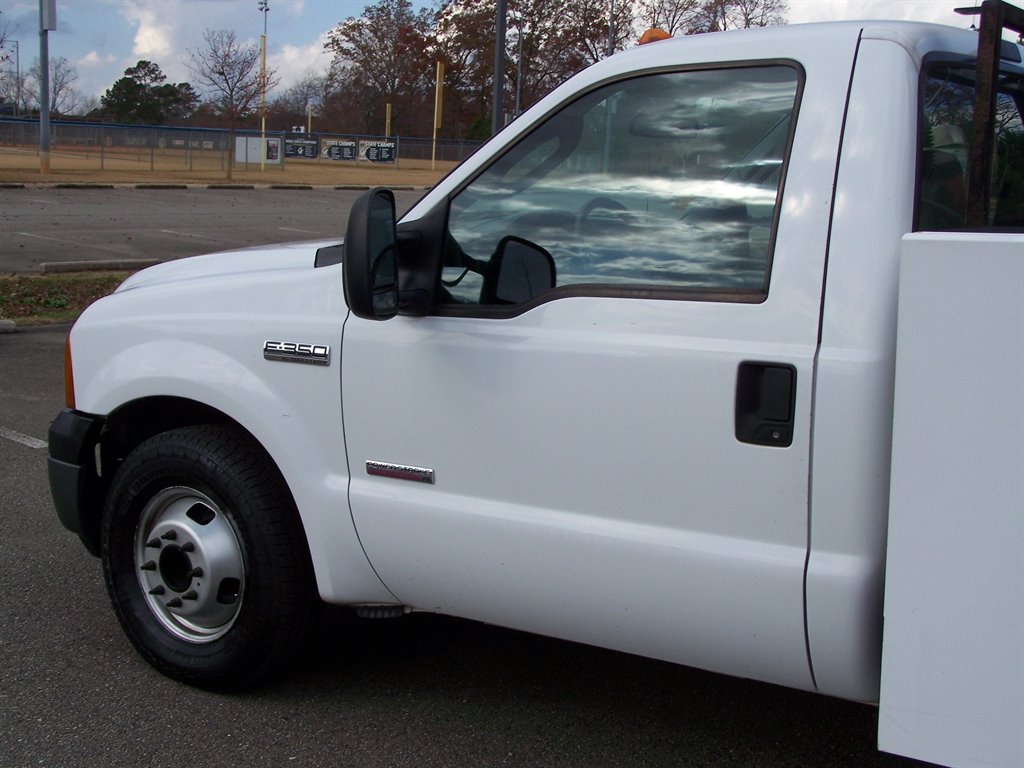 2006 Ford F-350 Super Duty - $17,890
