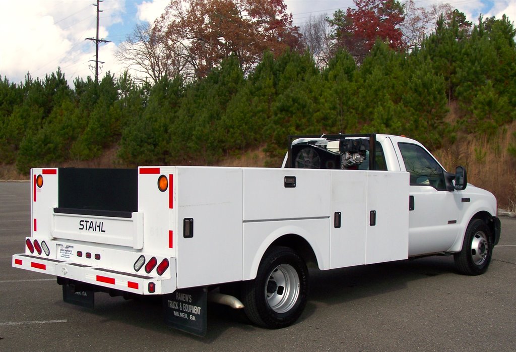 2006 Ford F-350 Super Duty - $17,890