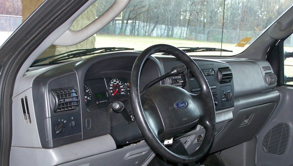 2006 Ford F-350 Super Duty - $17,890