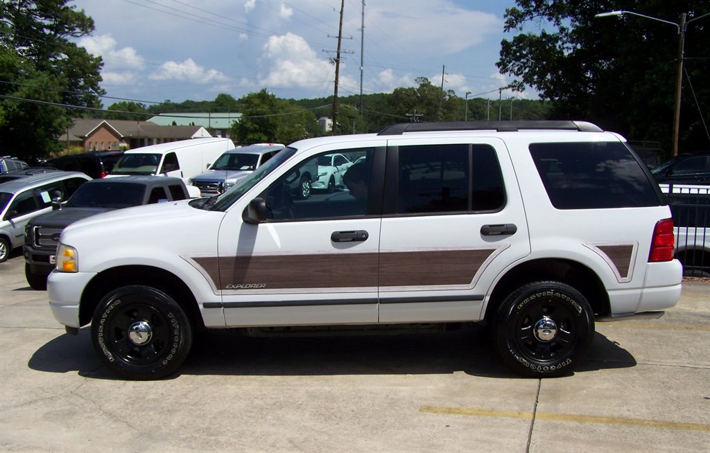 2005 Ford Explorer - $16,890