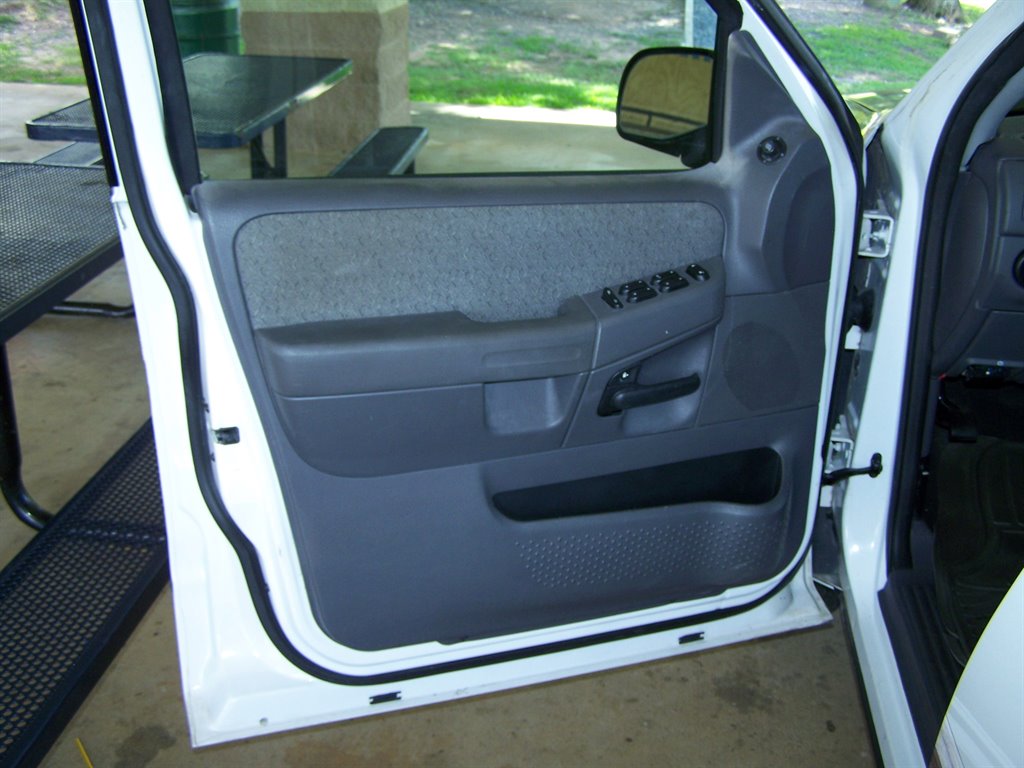 2005 Ford Explorer - $16,890