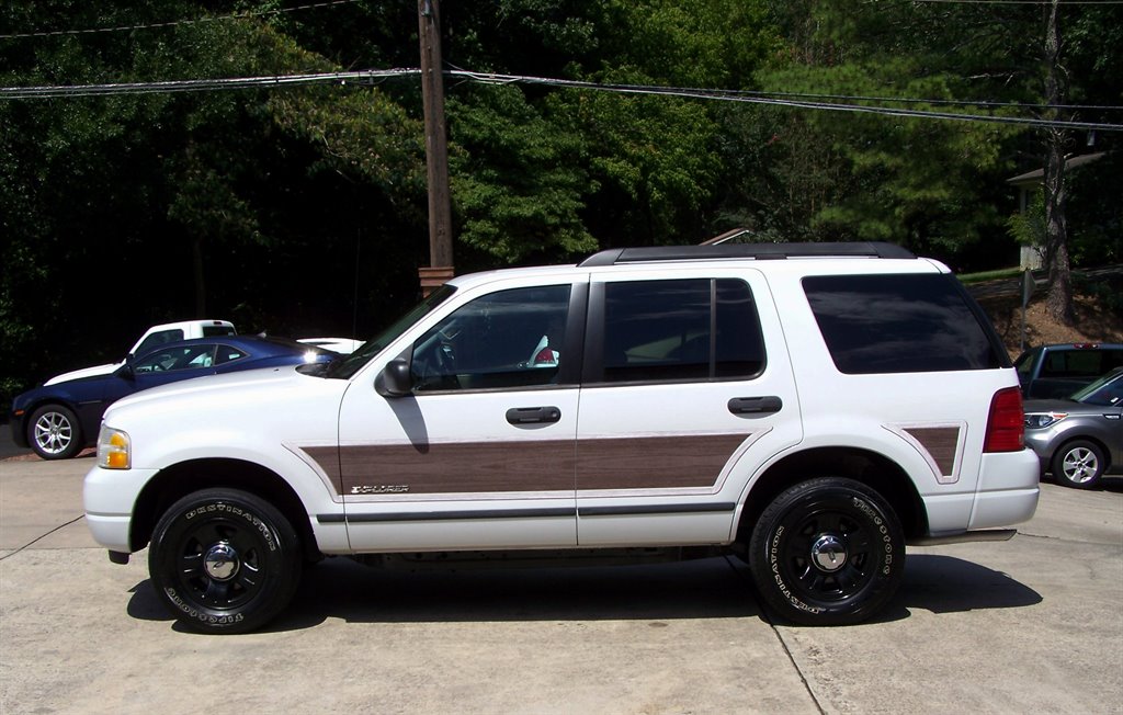 2005 Ford Explorer - $16,890