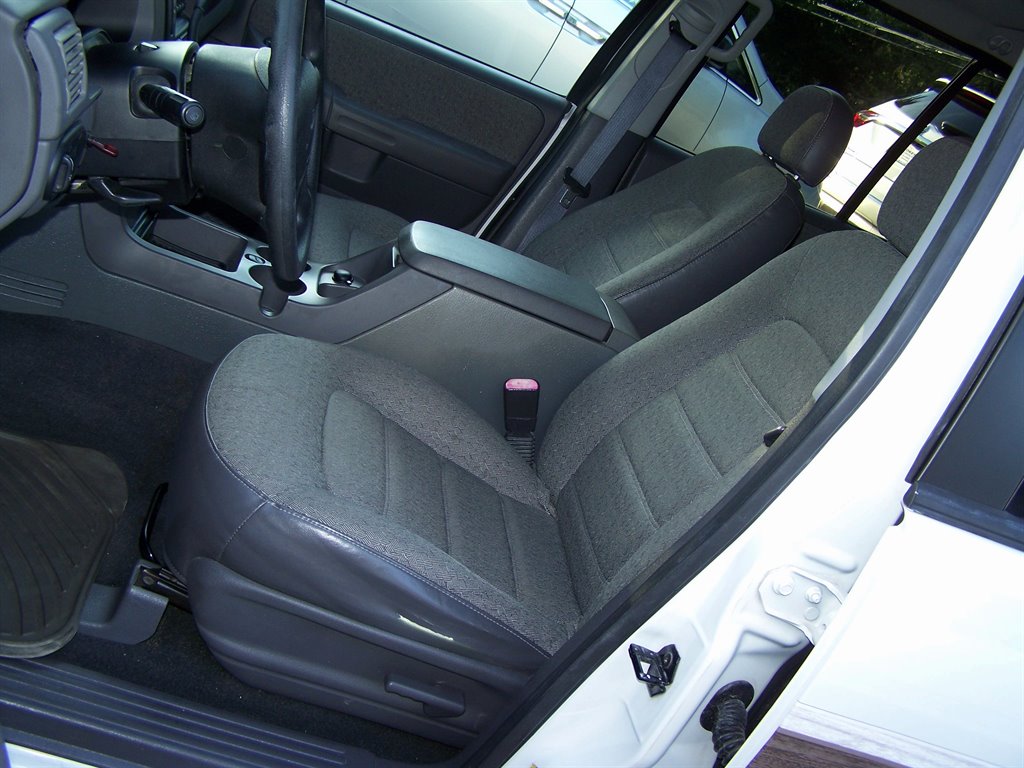 2005 Ford Explorer - $16,890