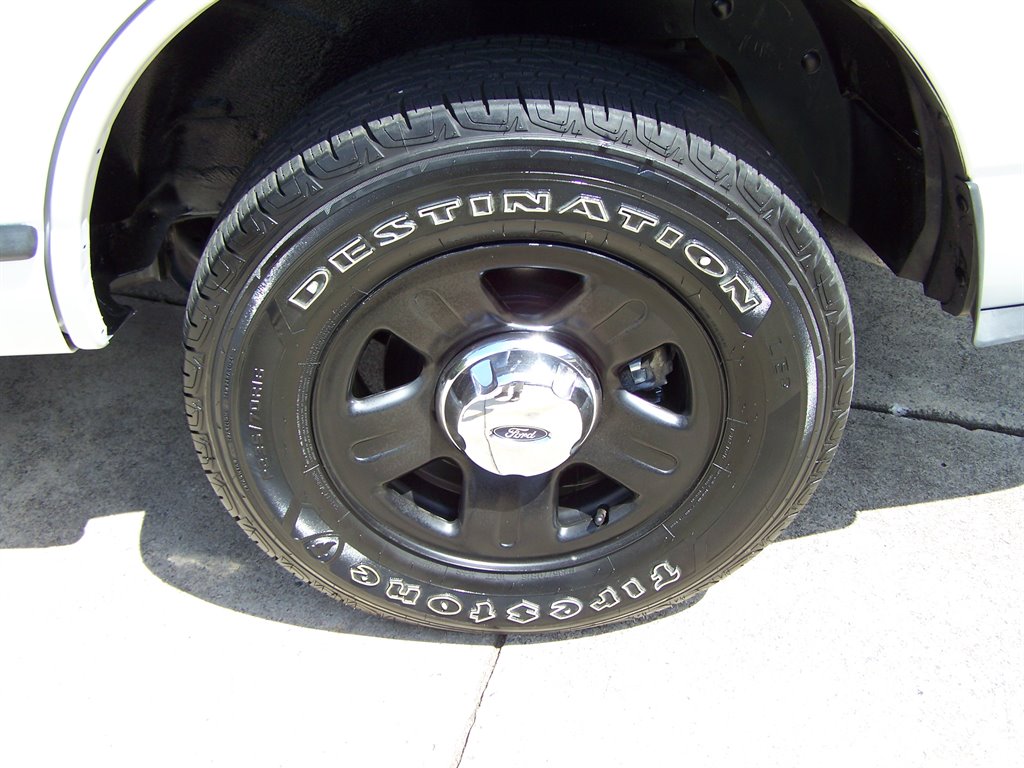 2005 Ford Explorer - $16,890