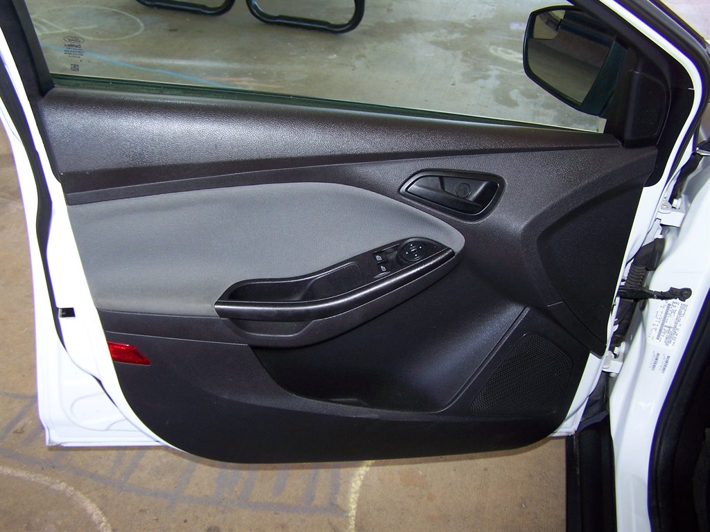 2013 Ford Focus - $7,990