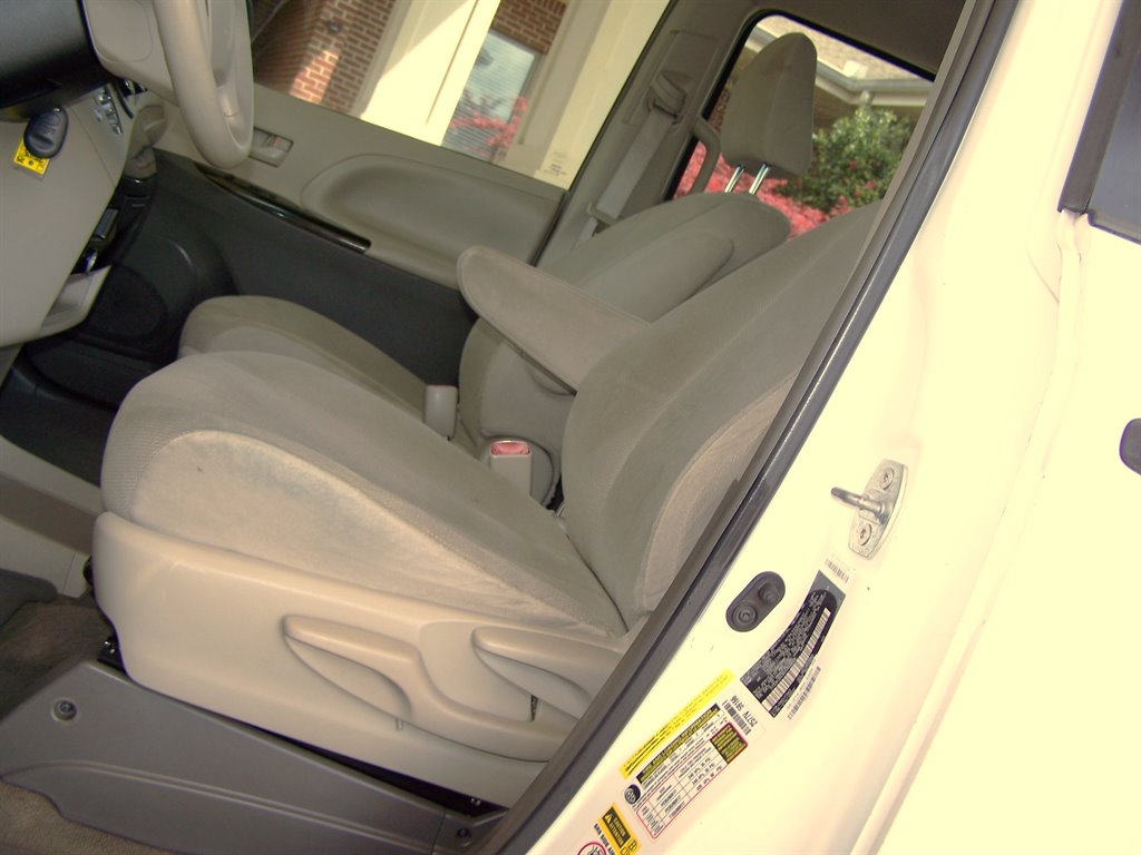 2013 Toyota Sienna - $16,890