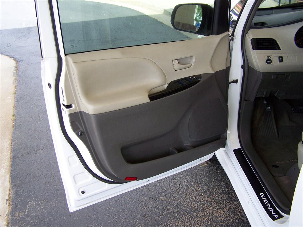 2013 Toyota Sienna - $16,890
