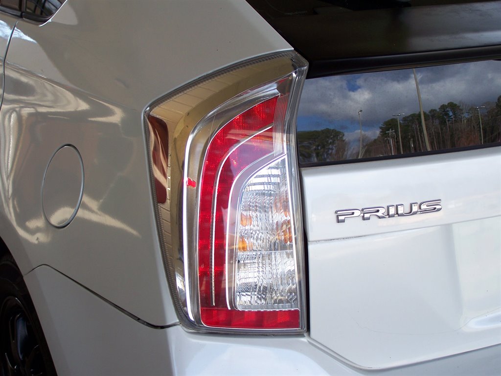 2013 Toyota Prius - $7,990
