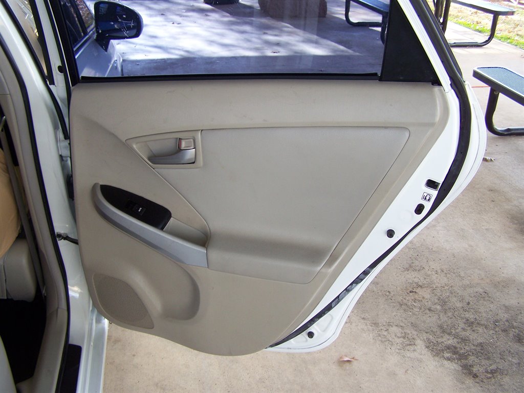 2013 Toyota Prius - $7,990