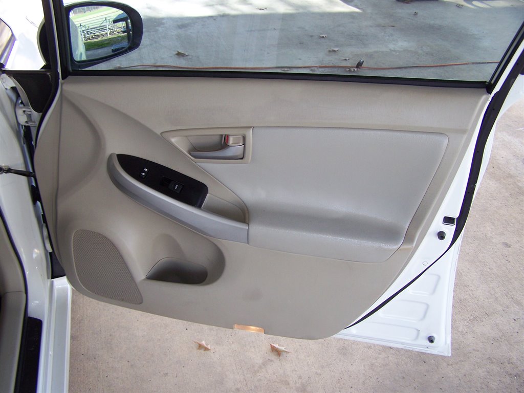 2013 Toyota Prius - $7,990