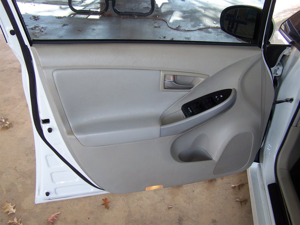 2013 Toyota Prius - $7,990