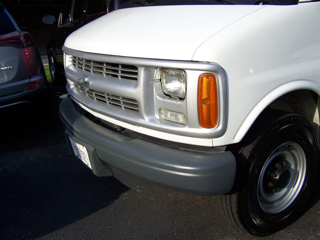 2002 Chevrolet G3500 VAN - $13,890