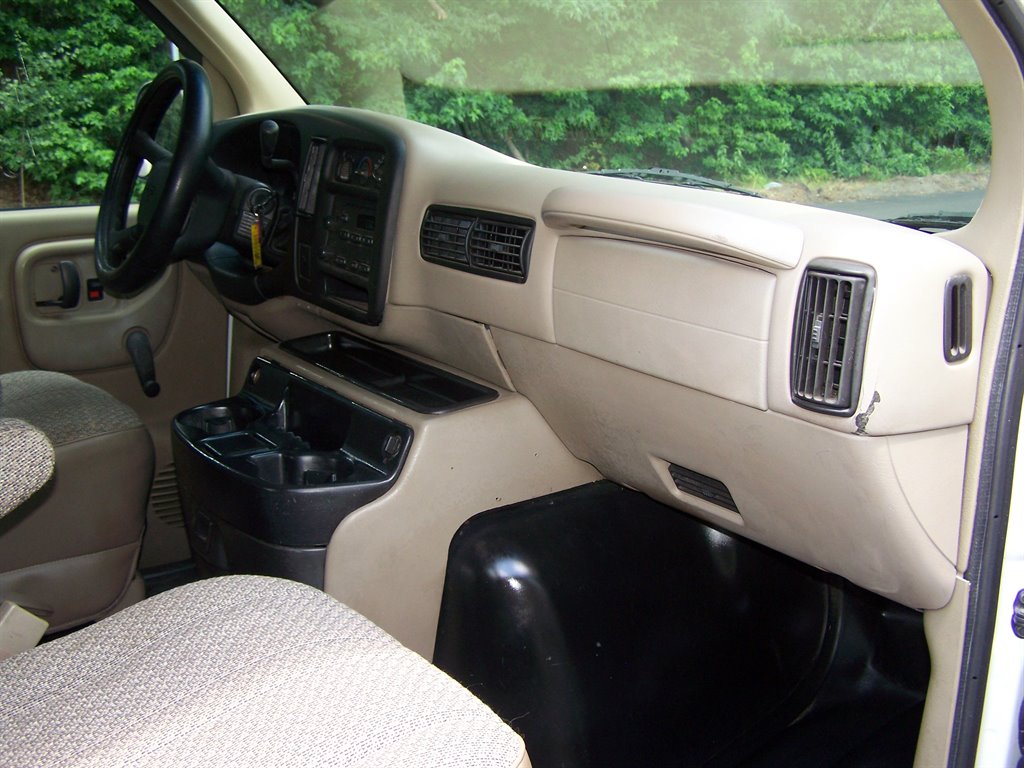 2002 Chevrolet G3500 VAN - $13,890