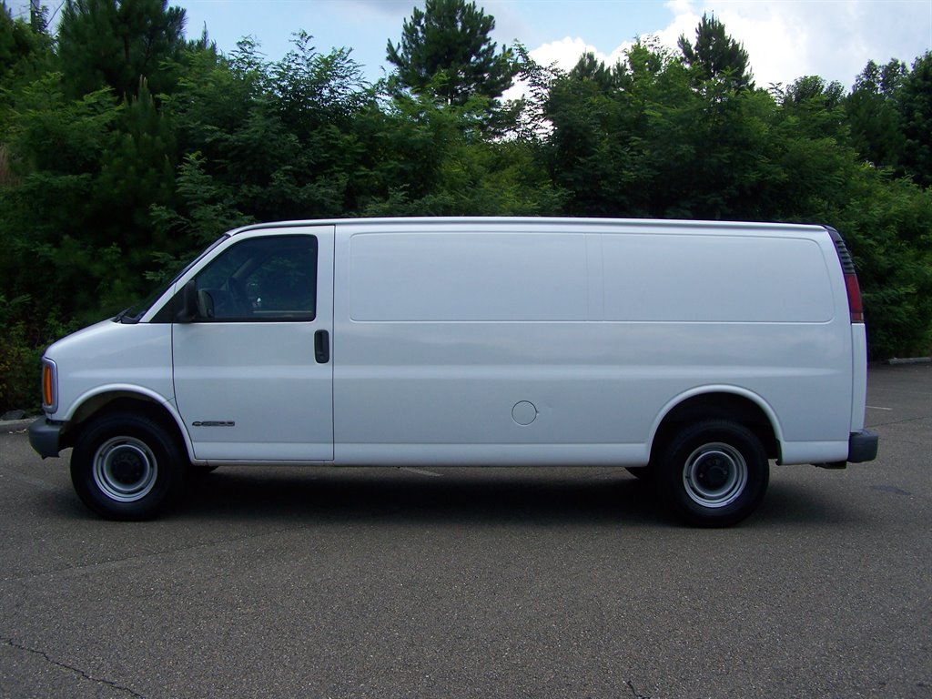 2002 Chevrolet G3500 VAN - $13,890