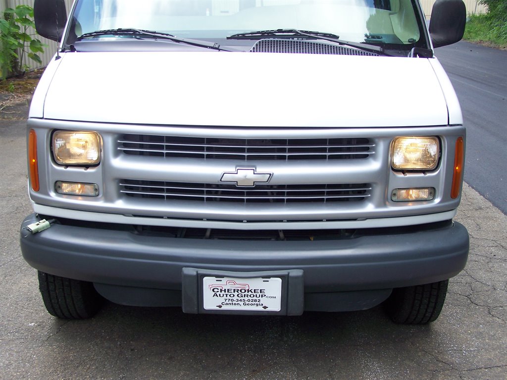 2002 Chevrolet G3500 VAN - $13,890