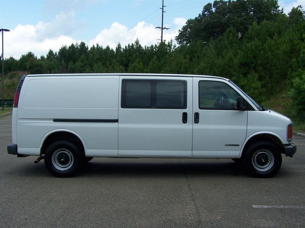 2002 Chevrolet G3500 VAN - $13,890