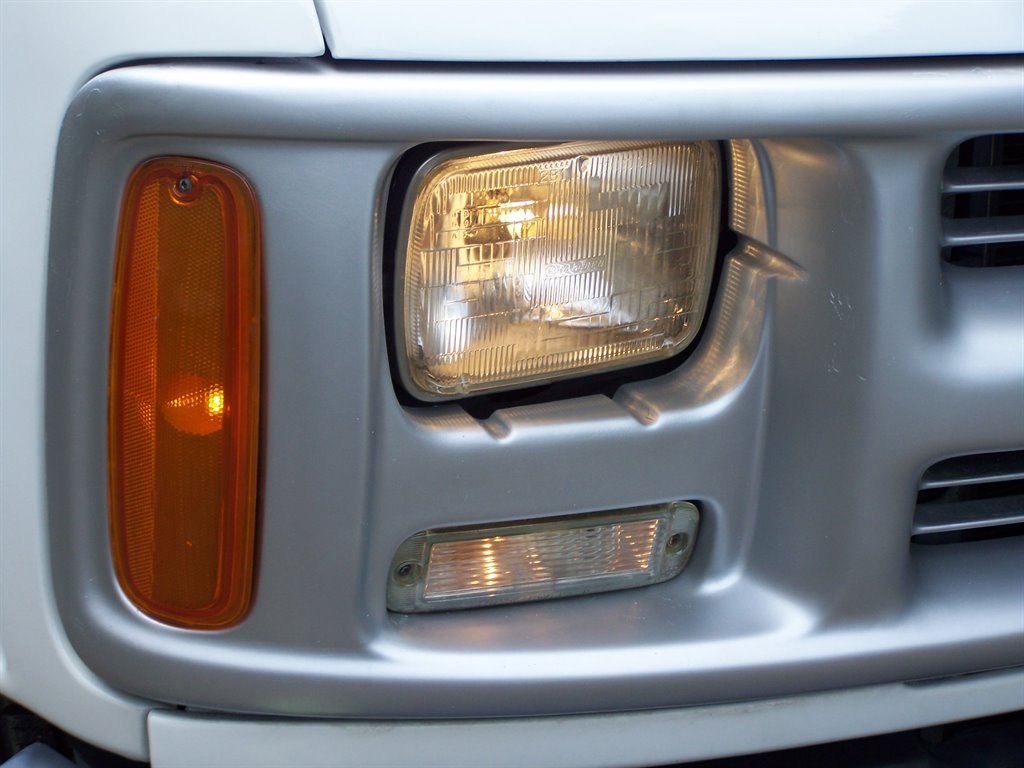 2002 Chevrolet G3500 VAN - $13,890