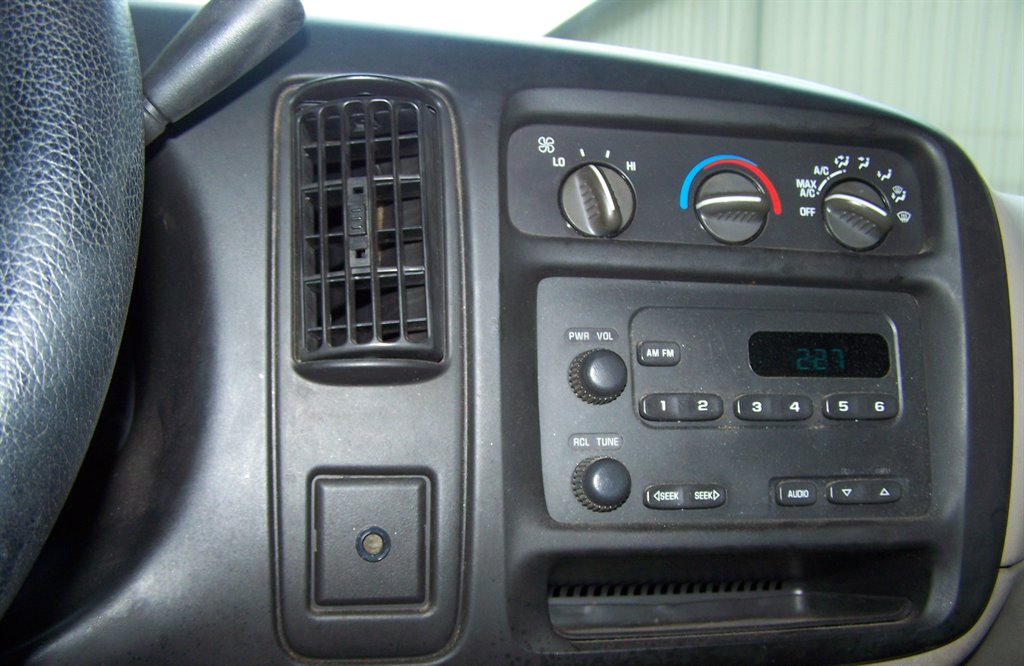 2002 Chevrolet G3500 VAN - $13,890