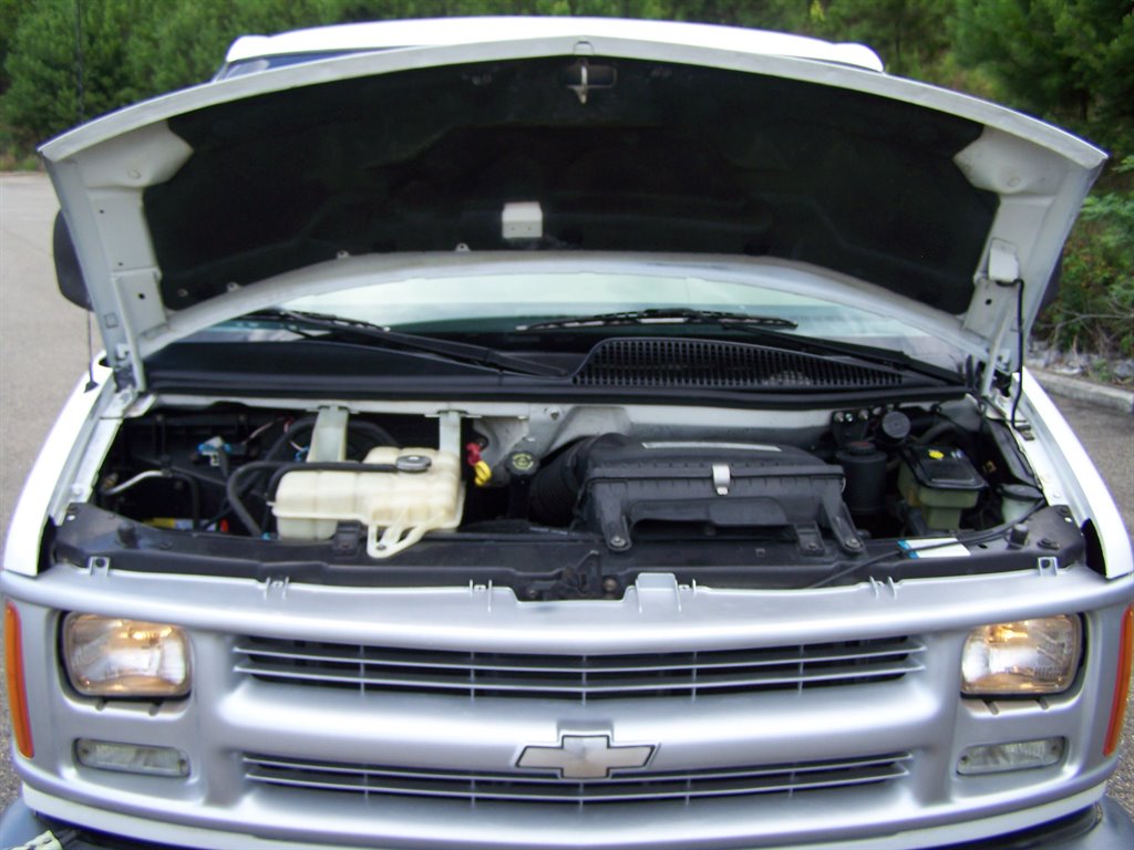 2002 Chevrolet G3500 VAN - $13,890
