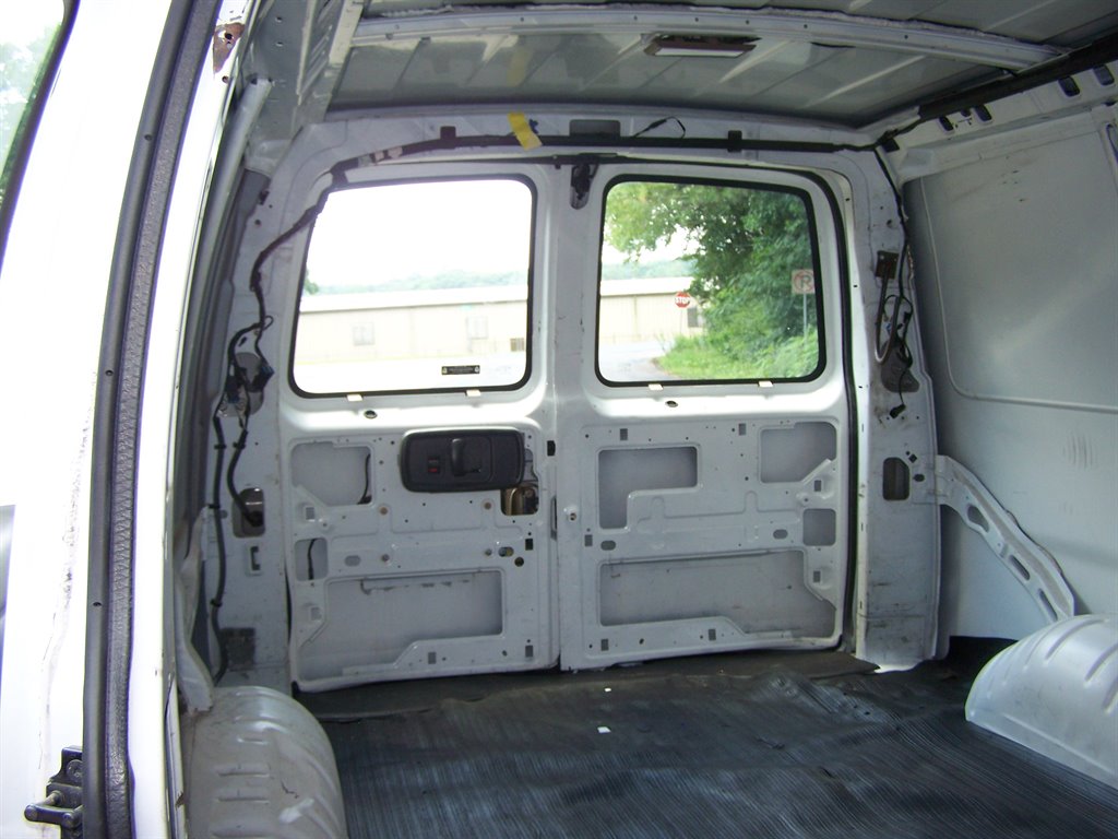 2002 Chevrolet G3500 VAN - $13,890