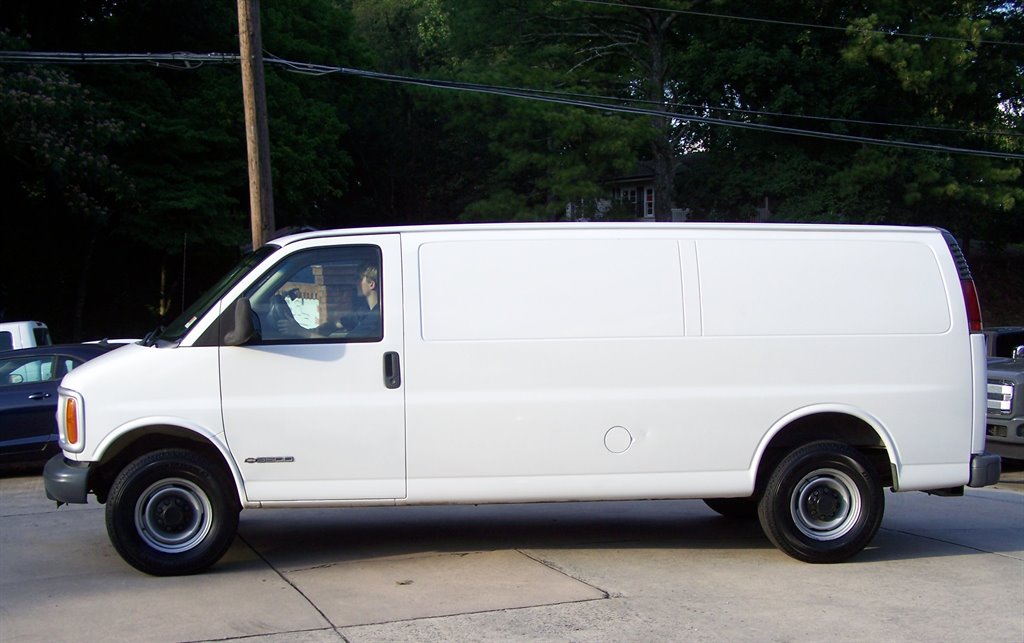 2002 Chevrolet G3500 VAN - $13,890