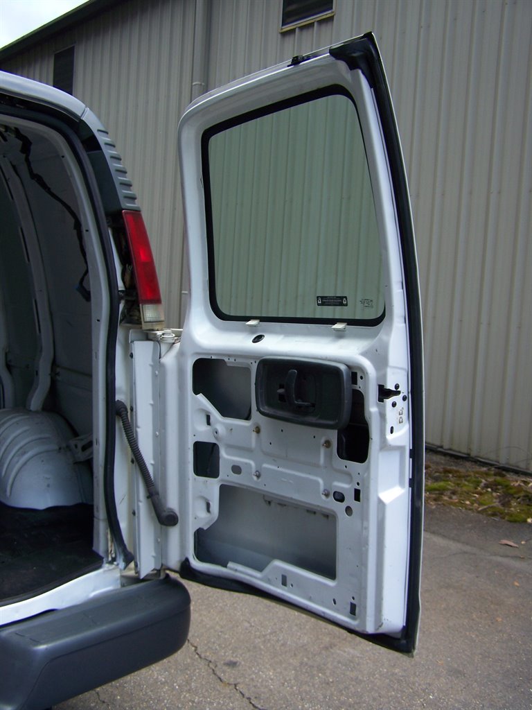 2002 Chevrolet G3500 VAN - $13,890