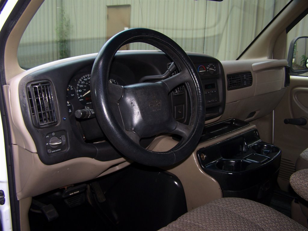 2002 Chevrolet G3500 VAN - $13,890