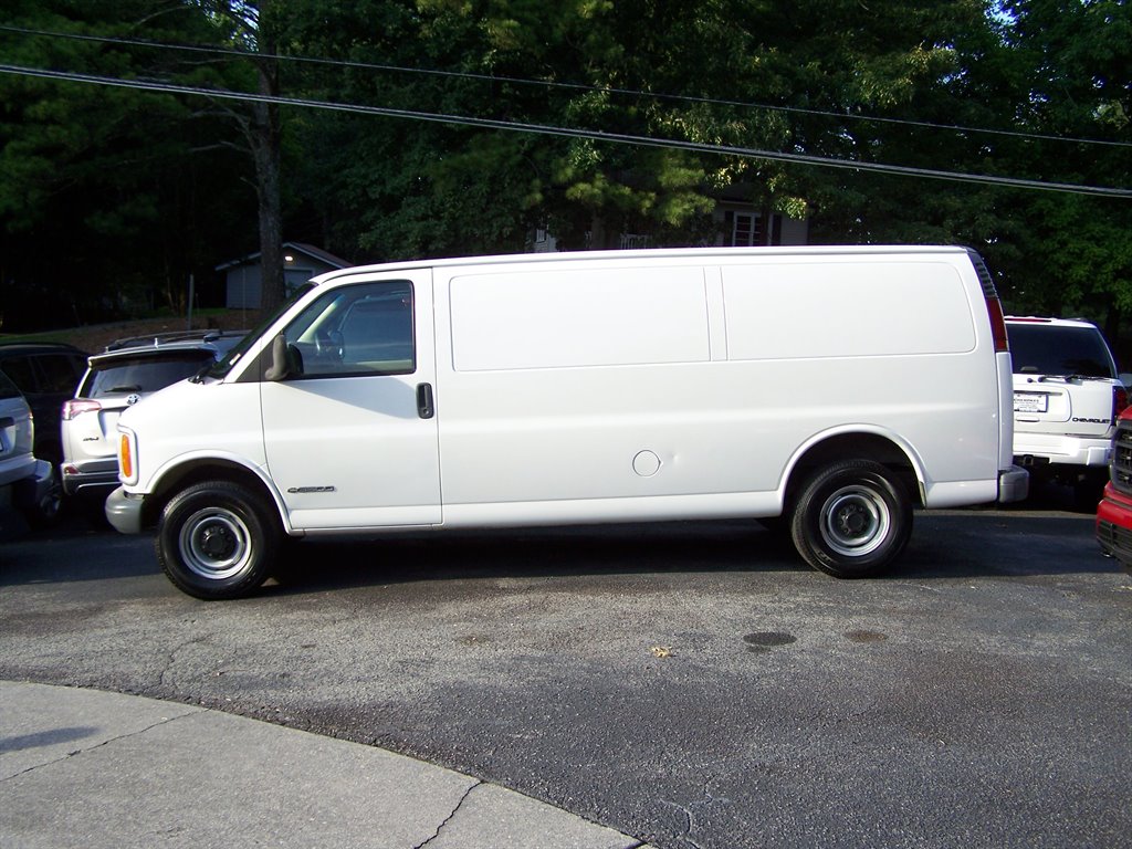 2002 Chevrolet G3500 VAN - $13,890