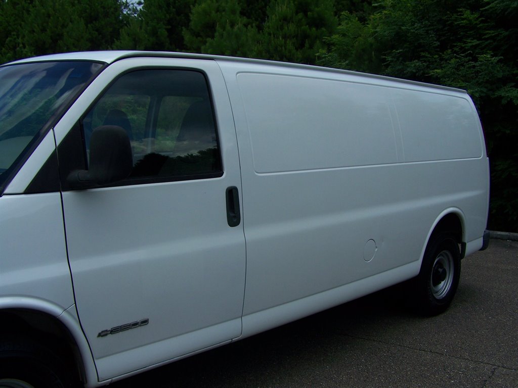 2002 Chevrolet G3500 VAN - $13,890